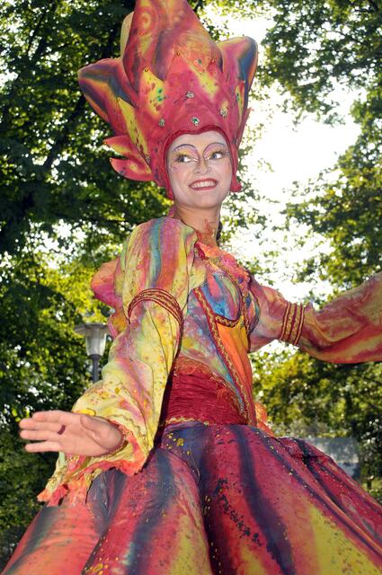 Bunte Parade zur Eröffnung des Maschseefestes