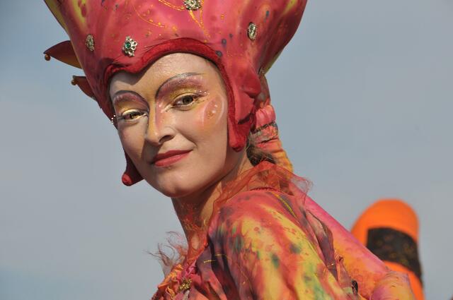 Bunte Parade zur Eröffnung des Maschseefestes