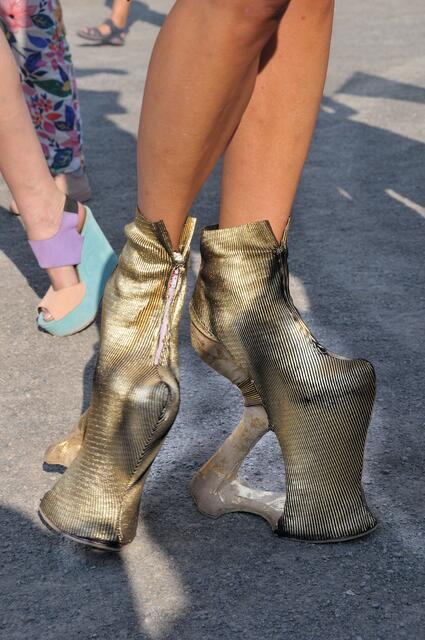 Das sind ja mal Schuhe: Bunte Parade zur Eröffnung des Maschseefestes