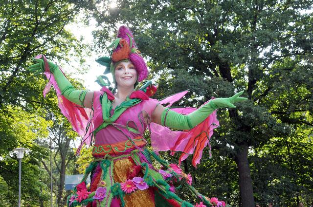 Bunte Parade zur Eröffnung des Maschseefestes