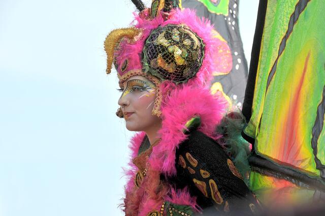 Bunte Parade zur Eröffnung des Maschseefestes