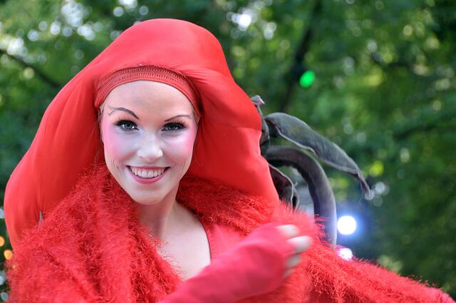 Bunte Parade zur Eröffnung des Maschseefestes