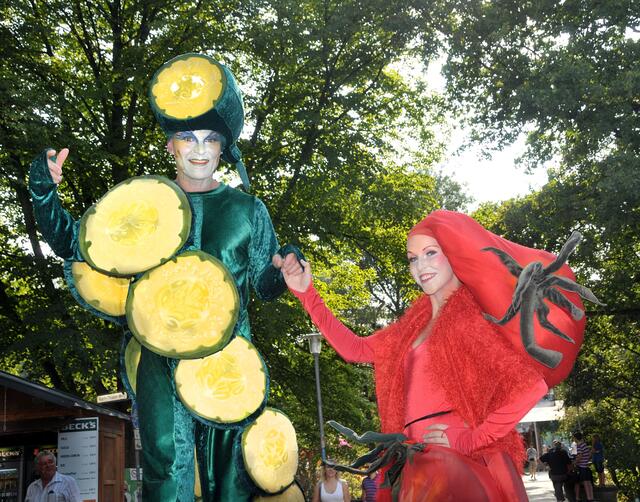Bunte Parade zur Eröffnung des Maschseefestes