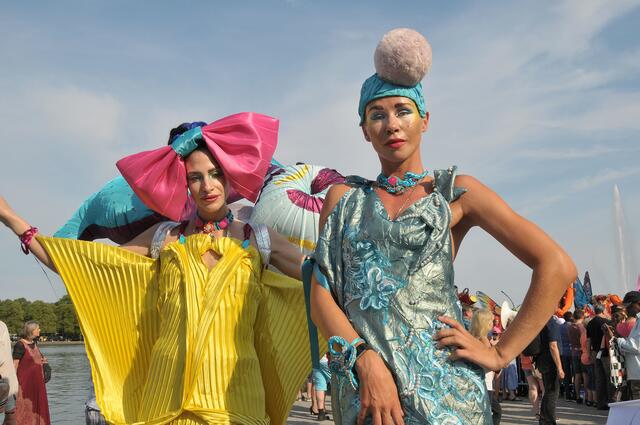 Bunte Parade zur Eröffnung des Maschseefestes