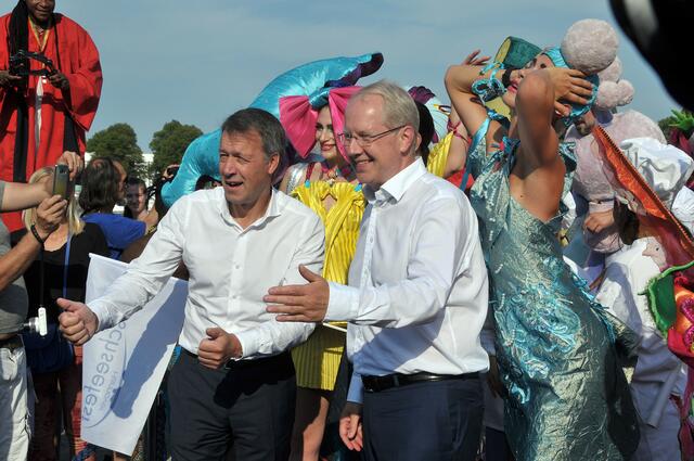 Oberbürgermeister Stefan Schostok und Hans Christian Nolte, Chef der Hannover Marketing und Tourismus-GmbH, eröffnen das Maschseefest 2018.