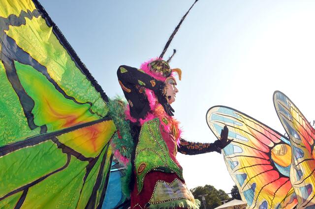 Bunte Parade zur Eröffnung des Maschseefestes