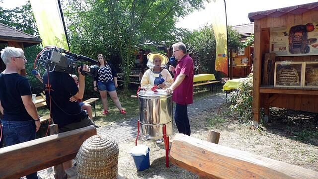 Der Nebraer "Bienenlehrgarten" live im MDR,heute von 14-17:00 Uhr !