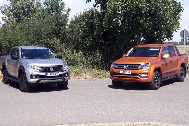 Die beiden Pick-ups werden von Dieselmotoren angetrieben, der Fullback (l.) von einem Vier-, der Amarok von einem Sechszylinder. | Foto: © Bianca Burger / mid /trdmobil