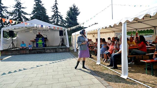 Eine bemerkenswerte "DDR-Modenschau" zum Dorffest in Weißenschirmbach am 4.8.2018 !