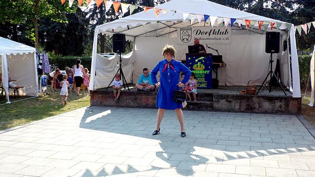 Eine bemerkenswerte "DDR-Modenschau" zum Dorffest in Weißenschirmbach am 4.8.2018 !