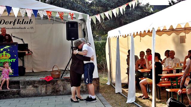 Eine bemerkenswerte "DDR-Modenschau" zum Dorffest in Weißenschirmbach am 4.8.2018 !