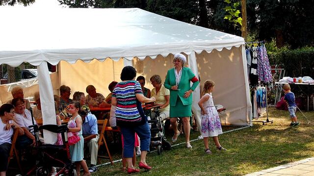 Eine bemerkenswerte "DDR-Modenschau" zum Dorffest in Weißenschirmbach am 4.8.2018 !