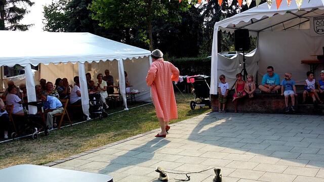 Eine bemerkenswerte "DDR-Modenschau" zum Dorffest in Weißenschirmbach am 4.8.2018 !