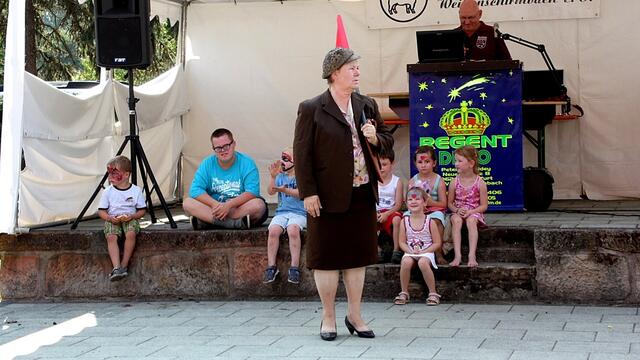 Eine bemerkenswerte "DDR-Modenschau" zum Dorffest in Weißenschirmbach am 4.8.2018 !