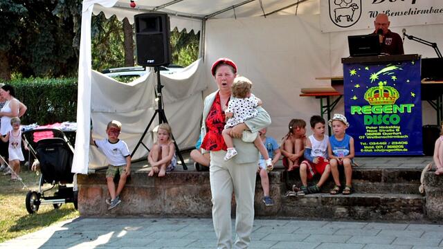 Eine bemerkenswerte "DDR-Modenschau" zum Dorffest in Weißenschirmbach am 4.8.2018 !
