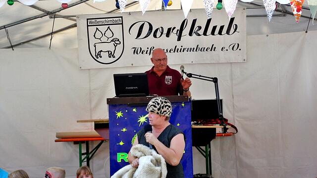 Eine bemerkenswerte "DDR-Modenschau" zum Dorffest in Weißenschirmbach am 4.8.2018 !