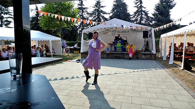 Eine bemerkenswerte "DDR-Modenschau" zum Dorffest in Weißenschirmbach am 4.8.2018 !