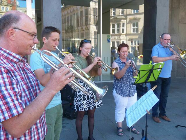 Die Musik der Bläserinnen und Bläser des Landesposaunenwerkes der Bremischen Evangelischen Kirche fand starken Beifall.