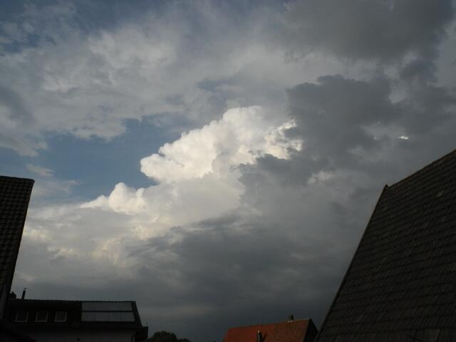 28. Juli '18; 19:48h, wieder kein Regen bei uns