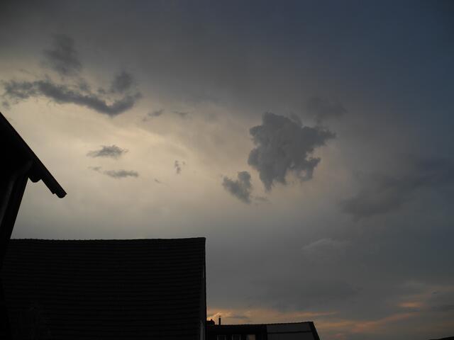 7. Aug. '18; 20:39h; es sieht nach Gewitter aus -  aber nicht für uns