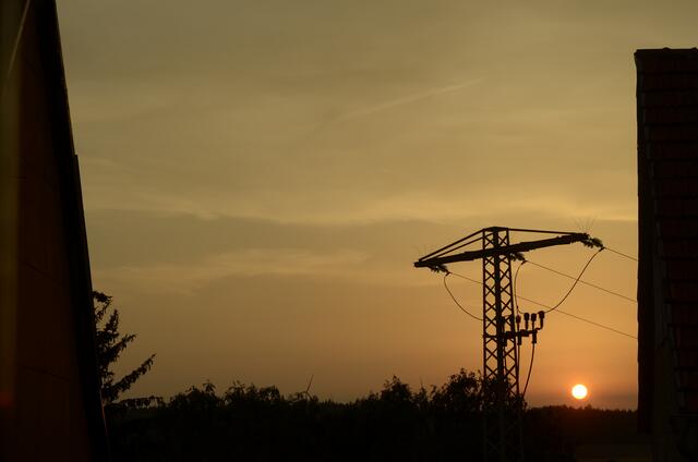 8. Aug. '18; 20:40h - der Sonnenuntergang ist rot und klar