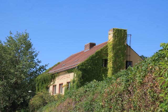 Das Gästehaus gefällt mir auch gut.