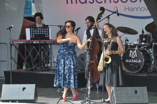 "The Stomping Sugar Group" auf der Bühne am Maschsee-Nordufer.