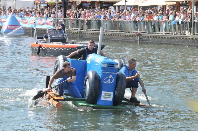 Funbootrennen "Crazy Crossing" auf dem Maschsee.
