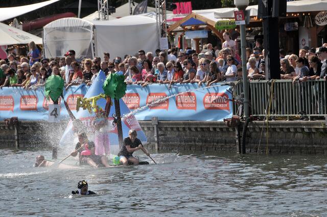 Funbootrennen "Crazy Crossing" auf dem Maschsee.