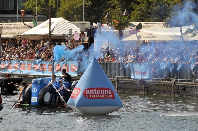 Funbootrennen "Crazy Crossing" auf dem Maschsee.