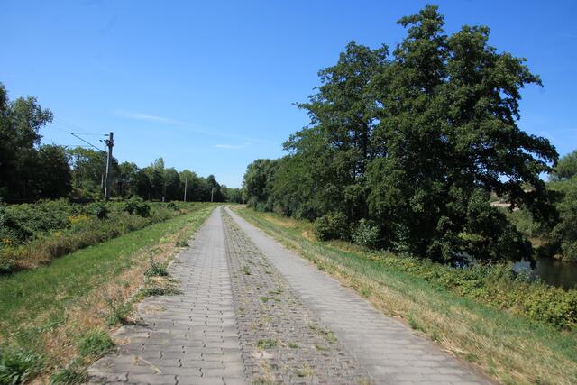 ...auch ein Radweg, nicht so perfekt, aber trotzdem okay.