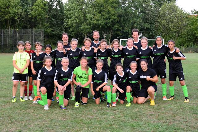 TSV Godshorner Fußballmädels mit Dilara Kocak
