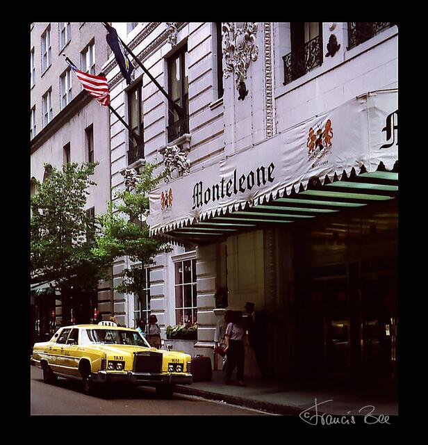 Taxi vor dem Hotel Monteleone