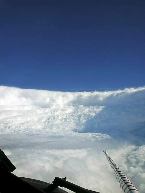 Das Auge des Hurricans Katrina | Foto: NOAA-P-3-Flugzeug - Freigabe US-Navy
