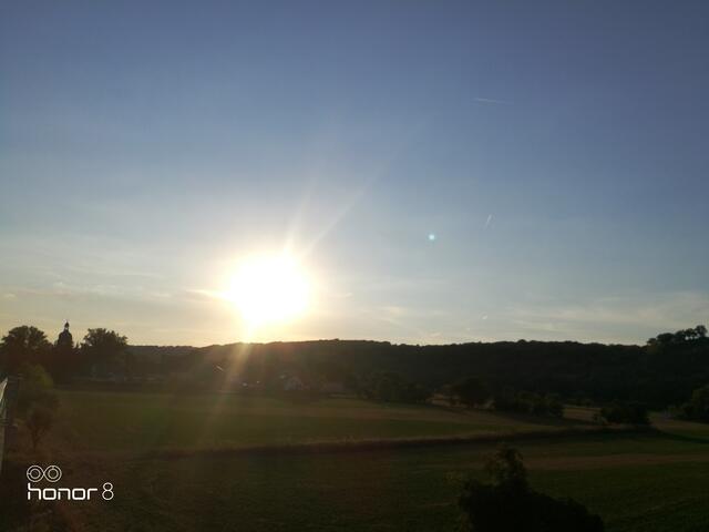Die Sonne geht schon langsam unter.