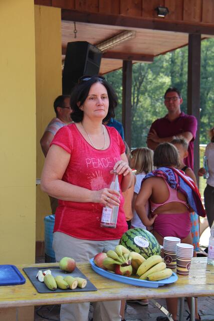 Sehr geschätzt von allen Sportlern: Obst und Wasser, alljährlich vorbereitet und gereicht von Tatjana Hartmann.