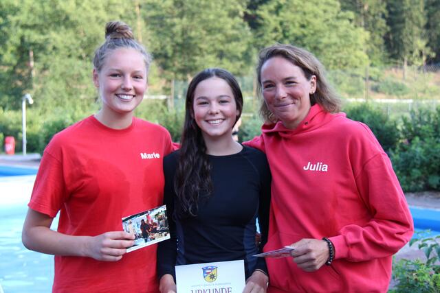 Einziges Frauenteam am Start und zweiter Platz in der Gesamtwertung: Julia Arnold mit ihren Töchtern Anne und Marie Schwarz vom TSV Niederelsungen.