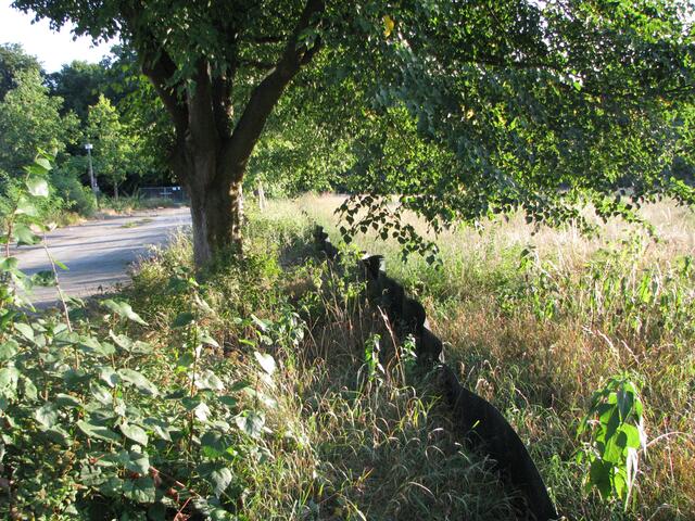 Rechts die Freifläche als Teil des Neubaugebietes