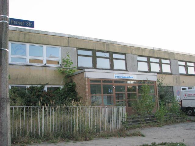 Völlig verwahrloste ehemalige Kindereinrichtung aus DDR Tagen. Eigentümer die Kita gGmbH Vorstandsvorsitzende Stadtvertreterin und OBR Vorsitzende Mueßer Holz Gret-Doris Klemkow