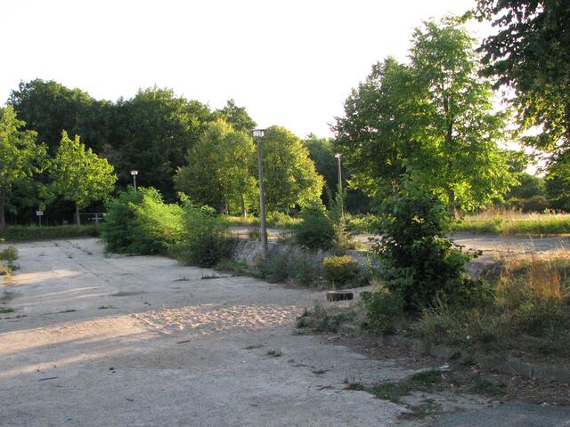 Einst standen hier 2 Hochhäuser auf der obersten Etage gab es ein Cafè.