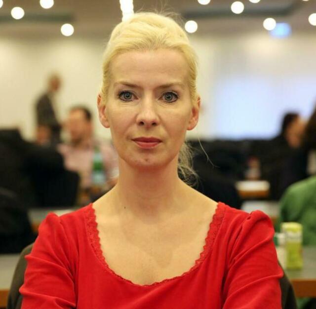 Stadtvertreterin Petra Federau (AfD)  hat immer ein offenes Ohr für die Sorgen der Bürger in Neu Zippendorf.