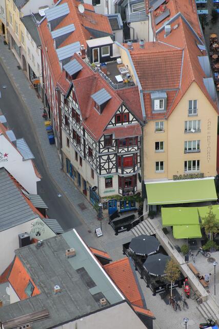 Da unten - so ziemlich gegenüber dem Fachwerkhaus - arbeite ich. ;-)