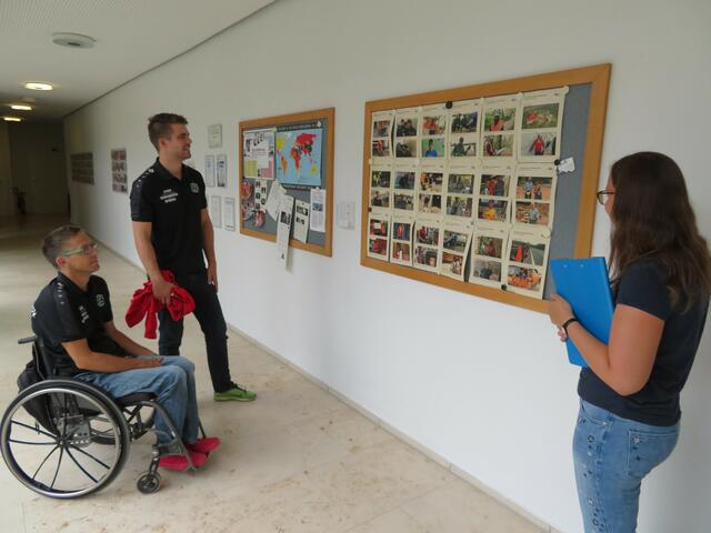 Detlev und Florian mit der guten Seele beim Rundgang durch das Funkhaus.