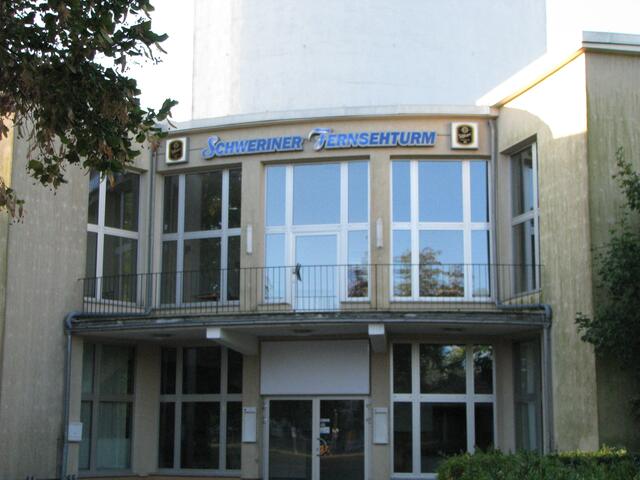 Hurra geschlossen.Warum kann man wenigstens nicht auf die Aussichtsplattform?