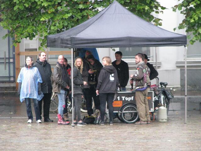 Zur Feier des Tages gab es 1 Topf bei der Antifa-  Nichts ist unmöglich