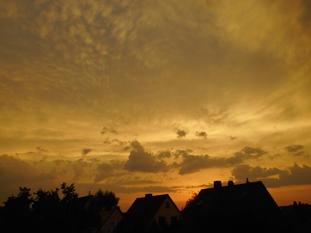 Zum Abschluß habe ich, weil es so schön war, den Morgenhimmel nochmal mit dem "Sonnenuntergangs-Programm" fotografiert.