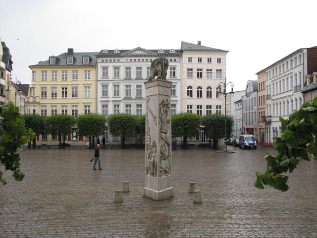 Die Polizei erwartet die Teilnehmer der Veranstaltung am Markt