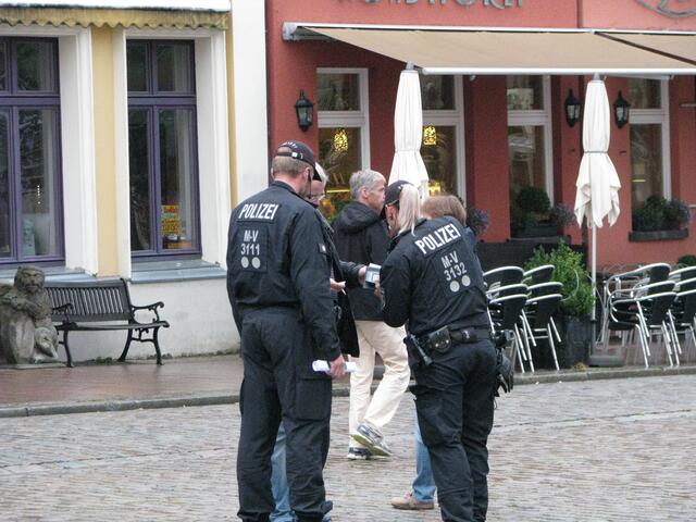 MdL Obereiner im Gespräch mit der Polizei