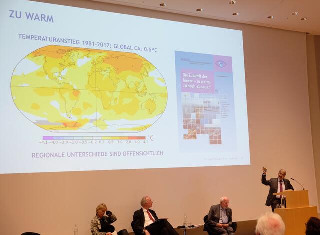 Dabei wirkt sich der Klimawandel am stärksten in arktischen Gebieten aus. Der menschengemachte CO2-Ausstoß hat inzwischen einen Wert erreicht, den es auf der Erde seit einer Million Jahre nicht mehr gegeben hat. | Foto: Christel Wolter