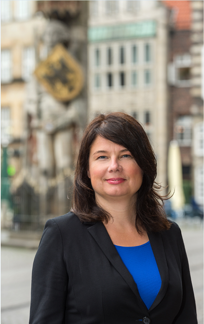 Die Bevollmächtigte beim Bund, für Europa und Entwicklungszusammenarbeit, Ulrike Hiller, wird ein Grußwort für den Senat halten.